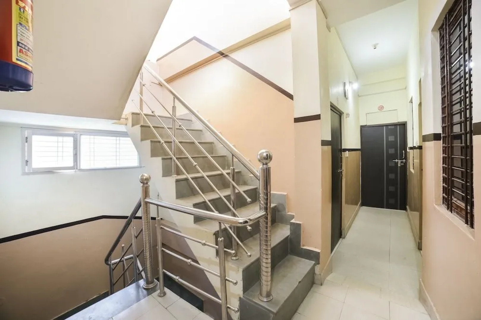 SPOT ON 45291 Bharat Lodge