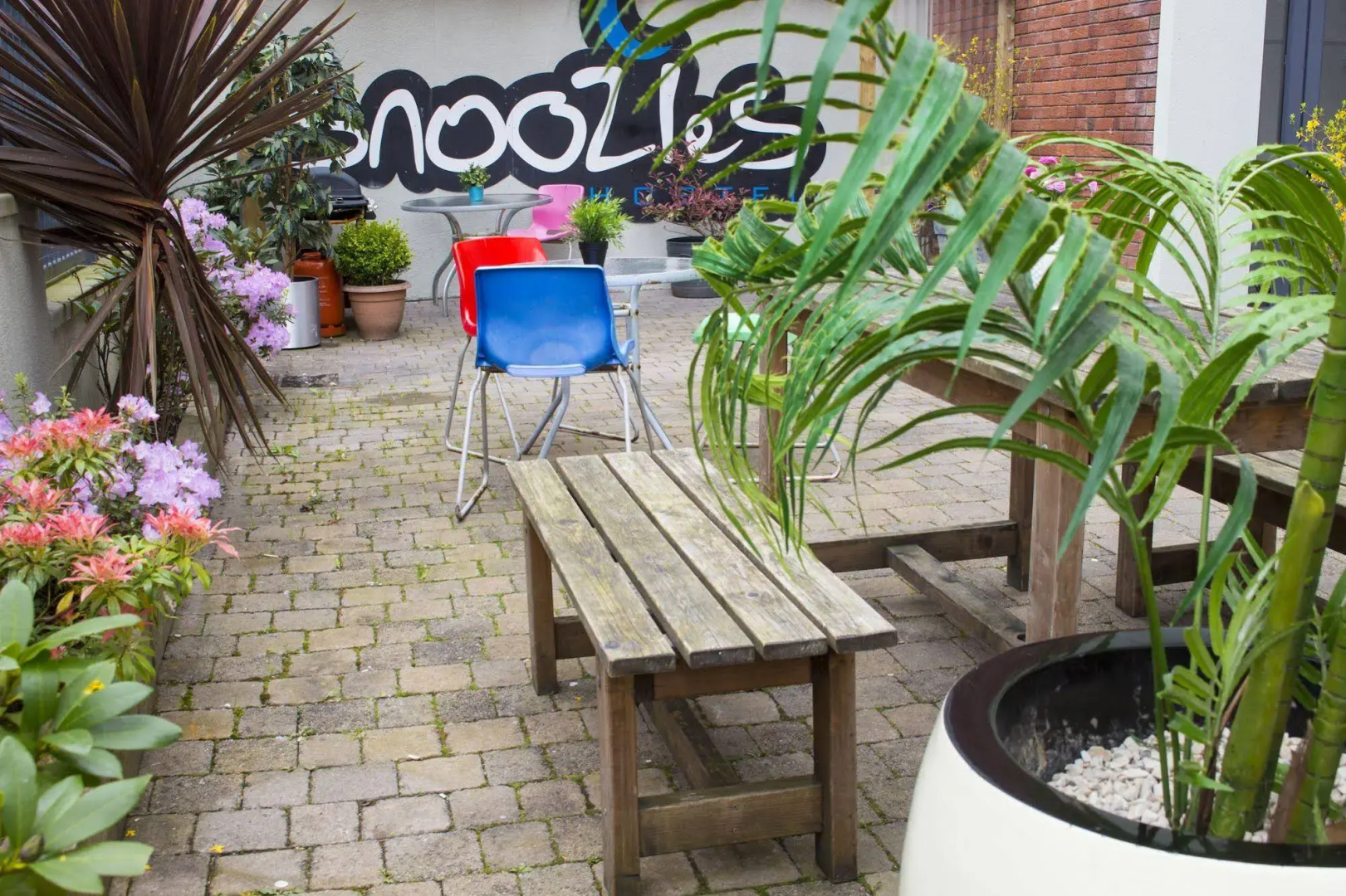 Snoozles Tourist Hostel