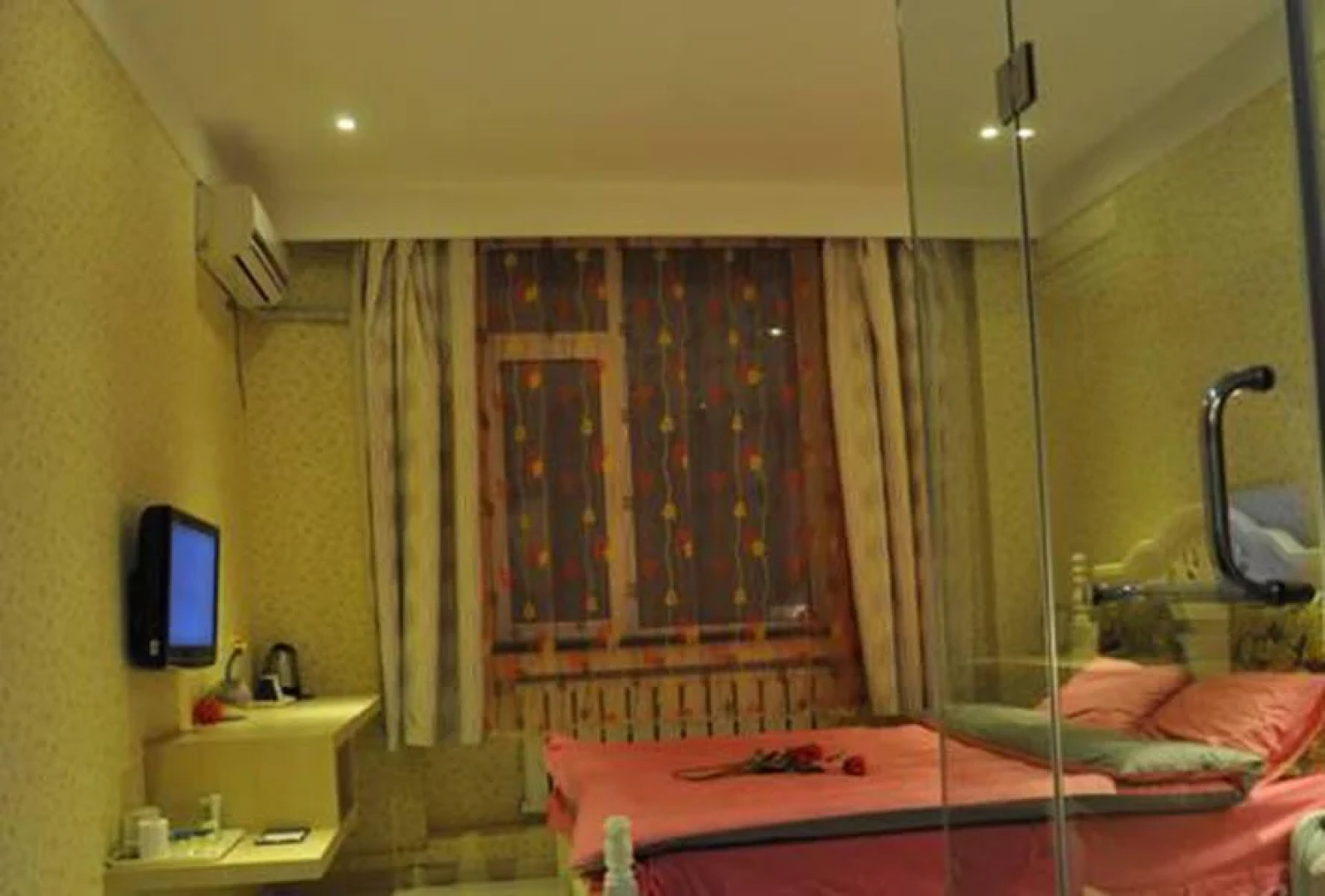 Dalian Seasons Urban Theme Hotel