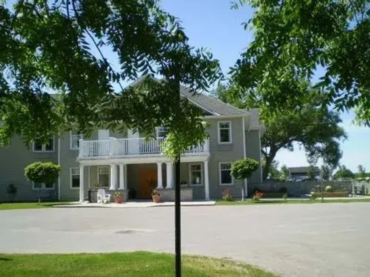 Stone Willow Inn