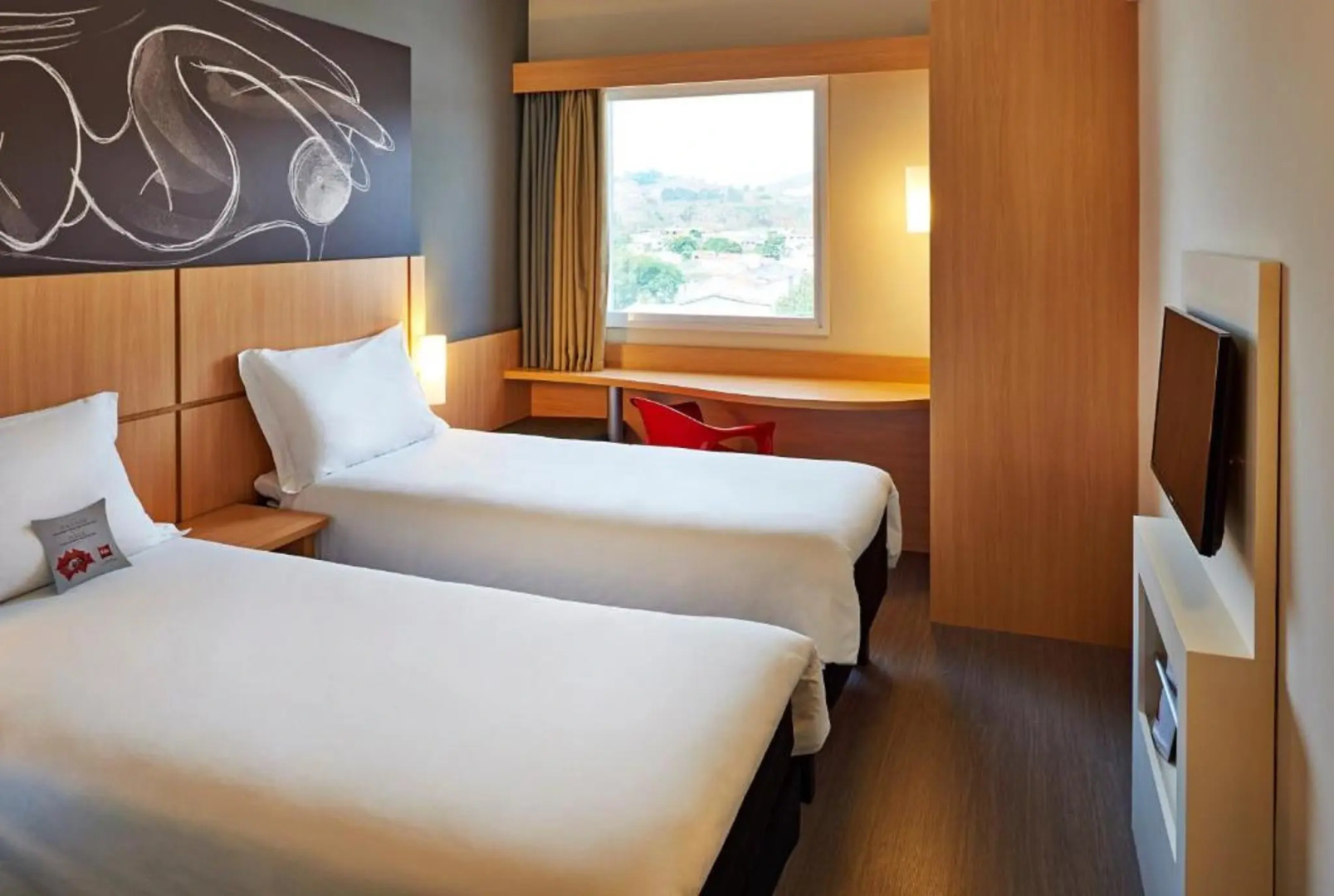 Ibis Guaratinguetá Aparecida