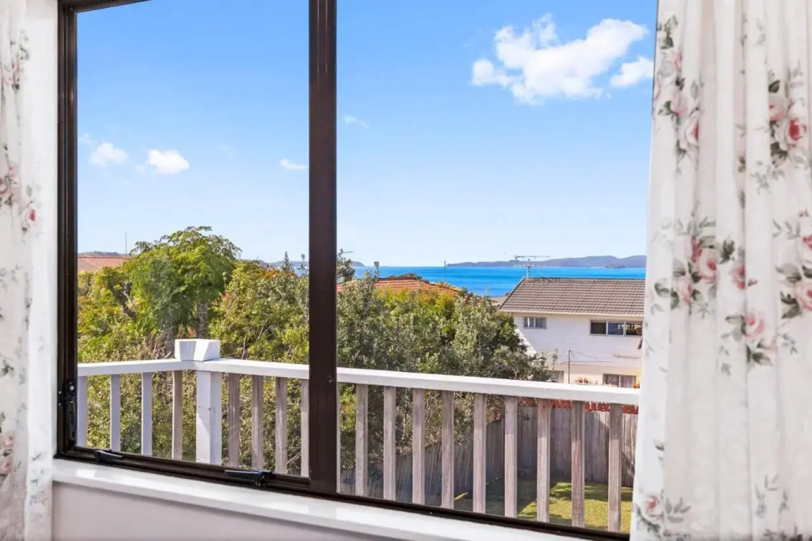 Snells Seaside Bach - Snells Beach Holiday Home
