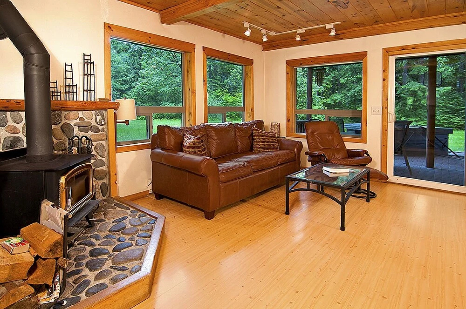 Mysty Mountain Cabin with Hot Tub