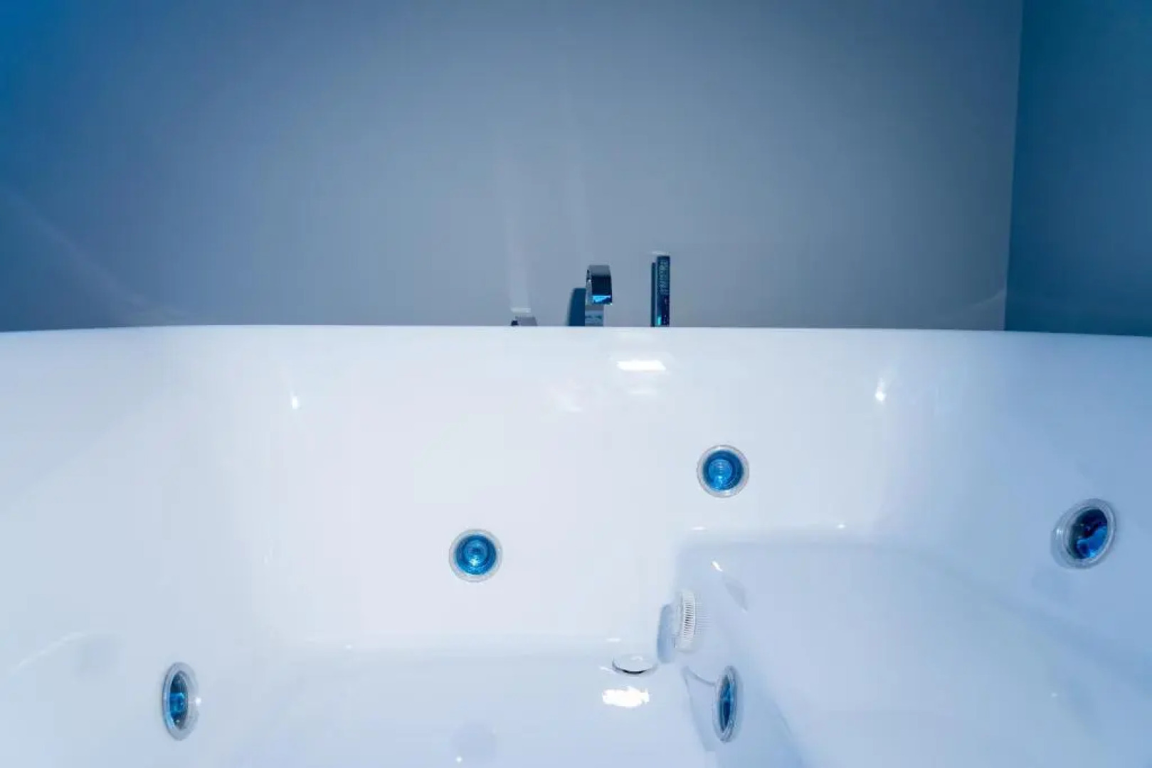 Skyline Rooms & Suites