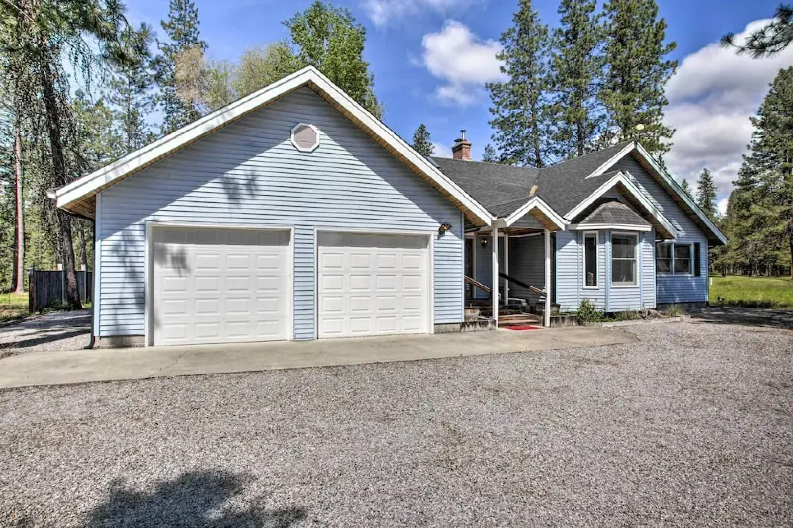 All-seasons Chewelah Home: Fish, Golf & Ski!