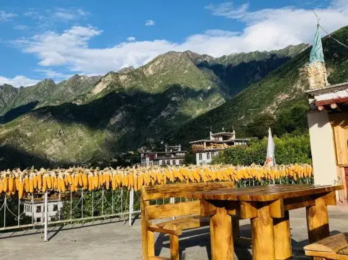 Danba yunshangzangjia Resdrt Hotel