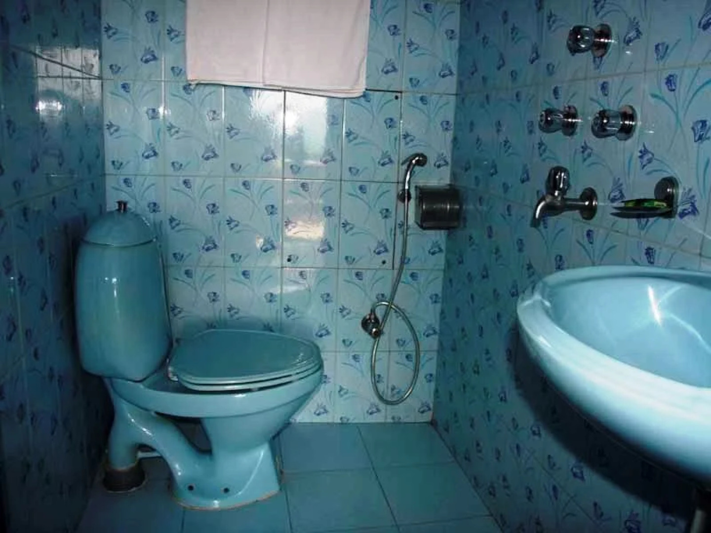 Vajra Guest House & Restaurant