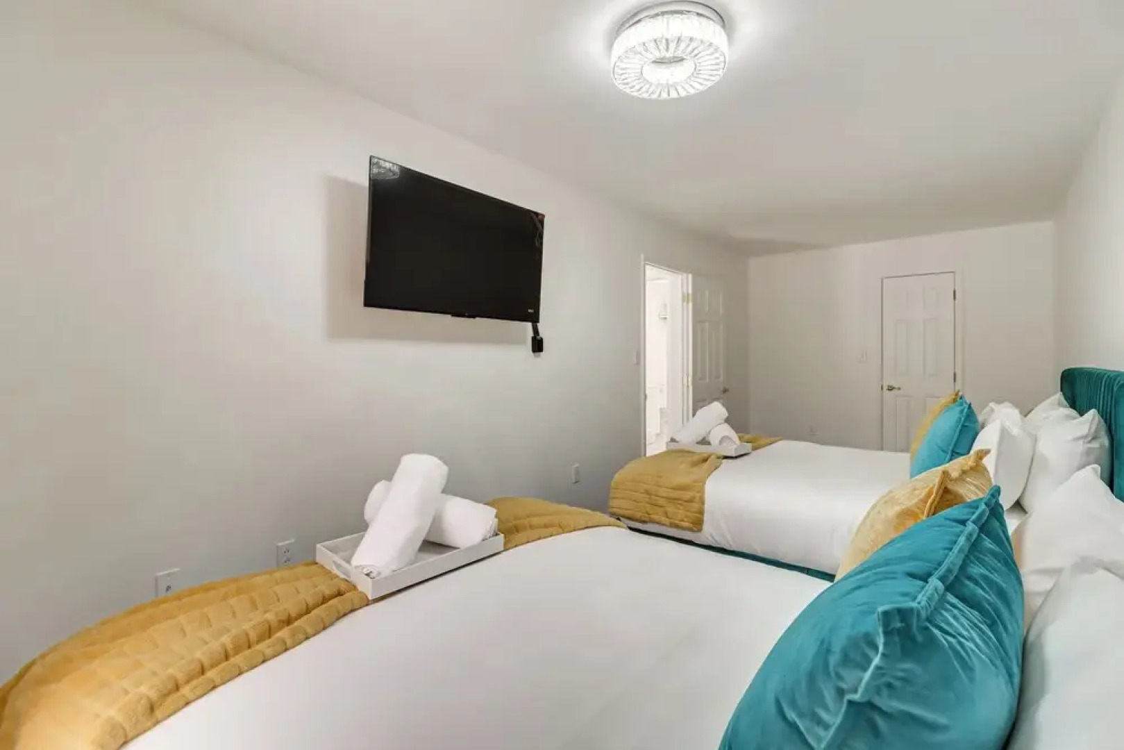 Chic Pocono Hideaway w/ Private Indoor Sauna