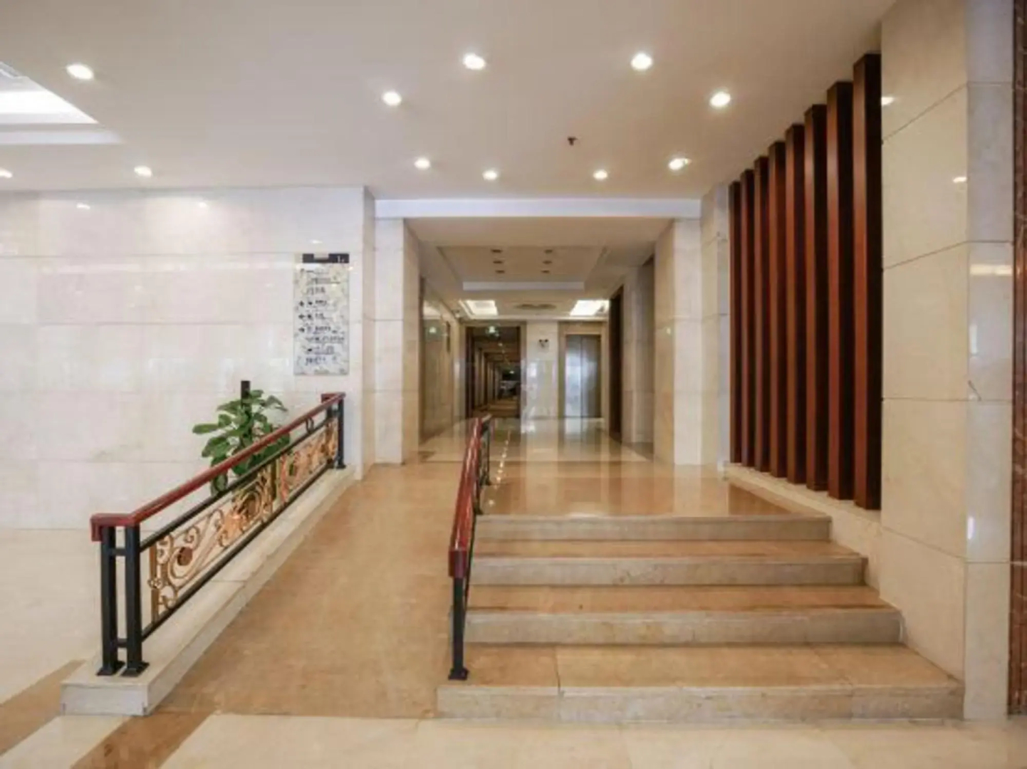 Longchang East Hotel