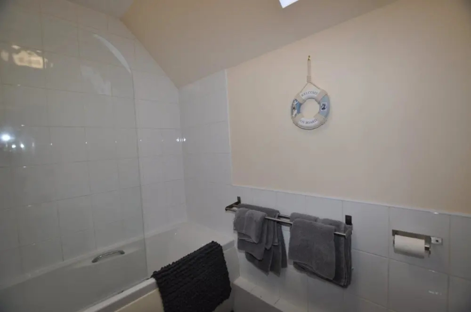 6 Varis Apartments