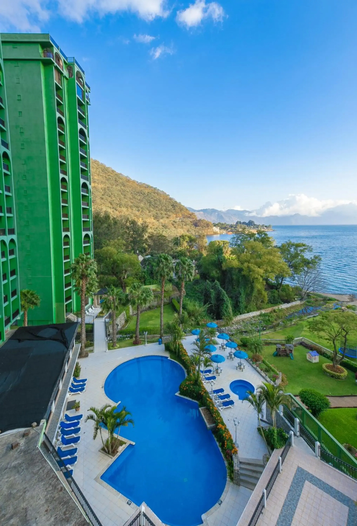 Torres de Atitlan 4 Bdrm-3 Bthrm Full Floor - for 10 people