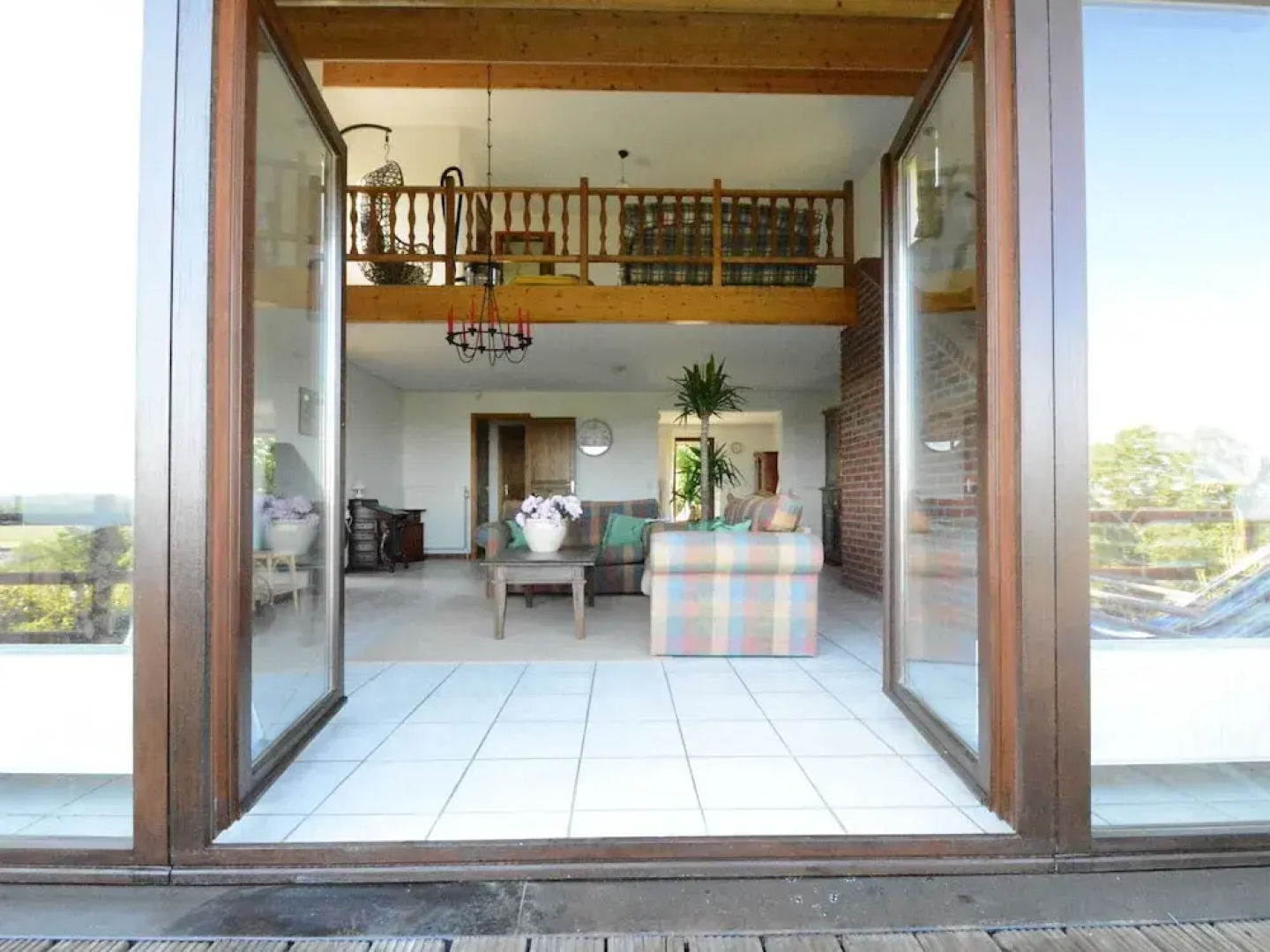 Spacious House With Beautiful Terrace