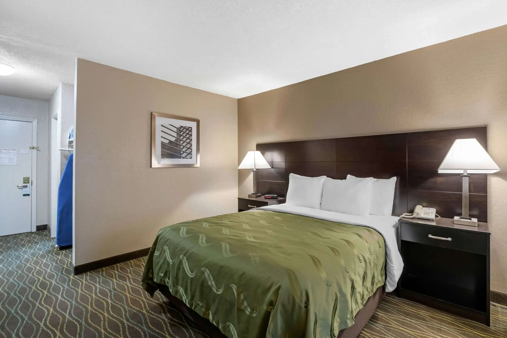 Quality Inn & Suites Des Moines - Merle Hay Road