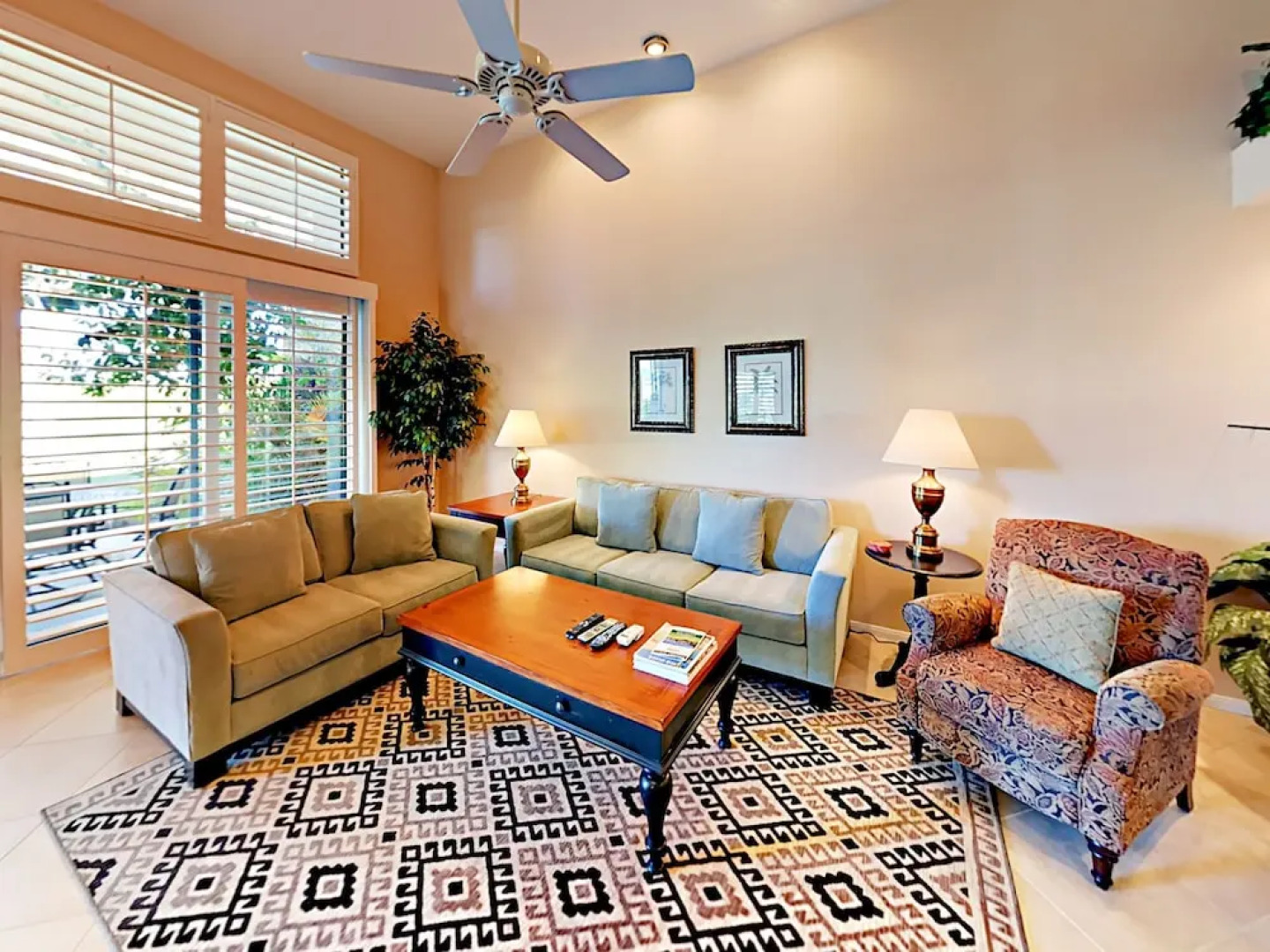 Oak Tree Condominium 3 Bedrooms 2 Bathrooms Condo