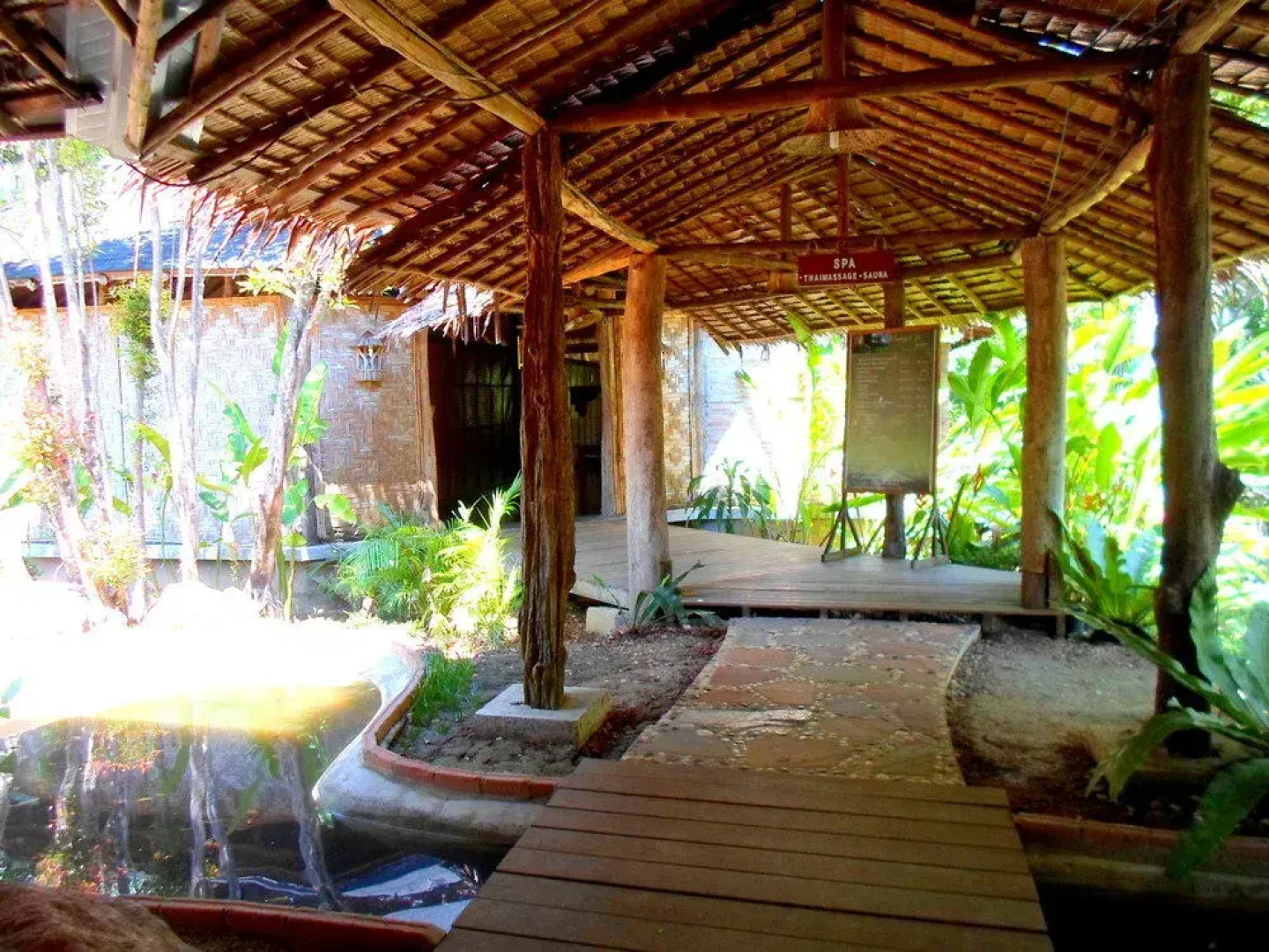 The Cliff and River Jungle Resort