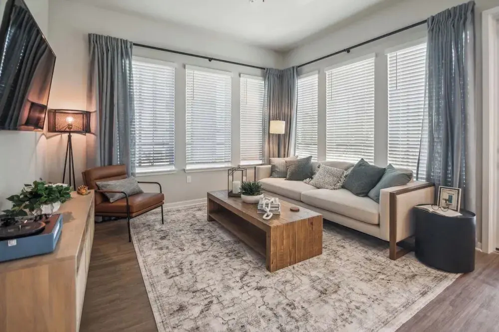 Landing Apartments near Sun City Center and Riverview
