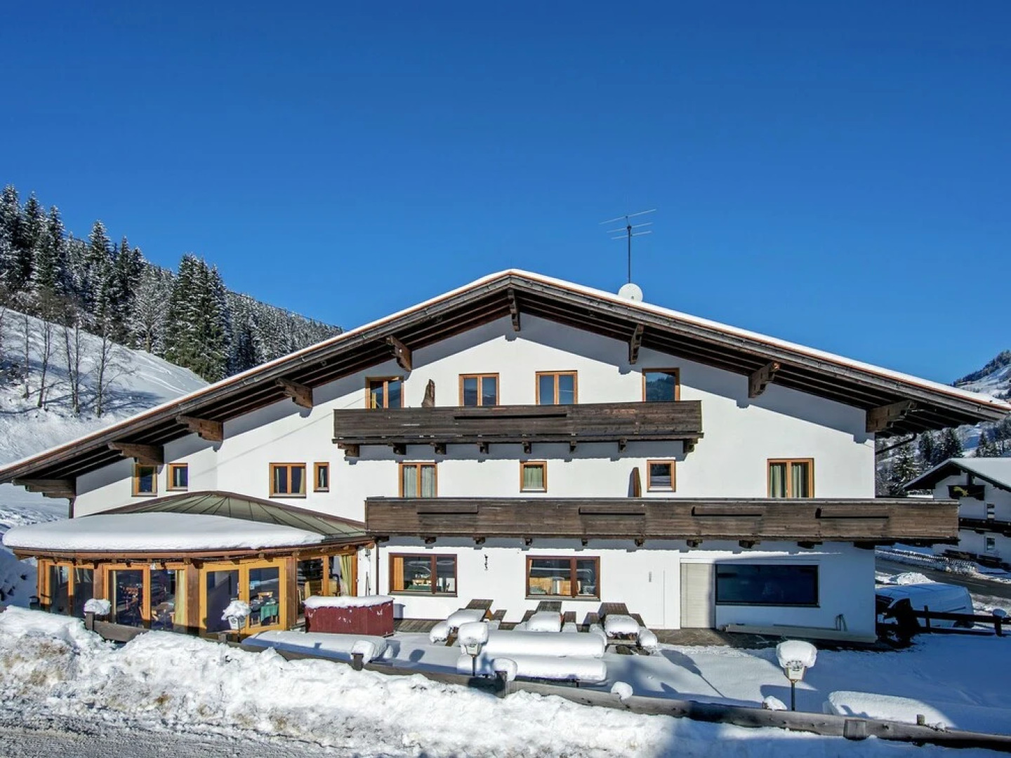 Refreshing Holiday Home With Balcony, Ski Storage, Garden