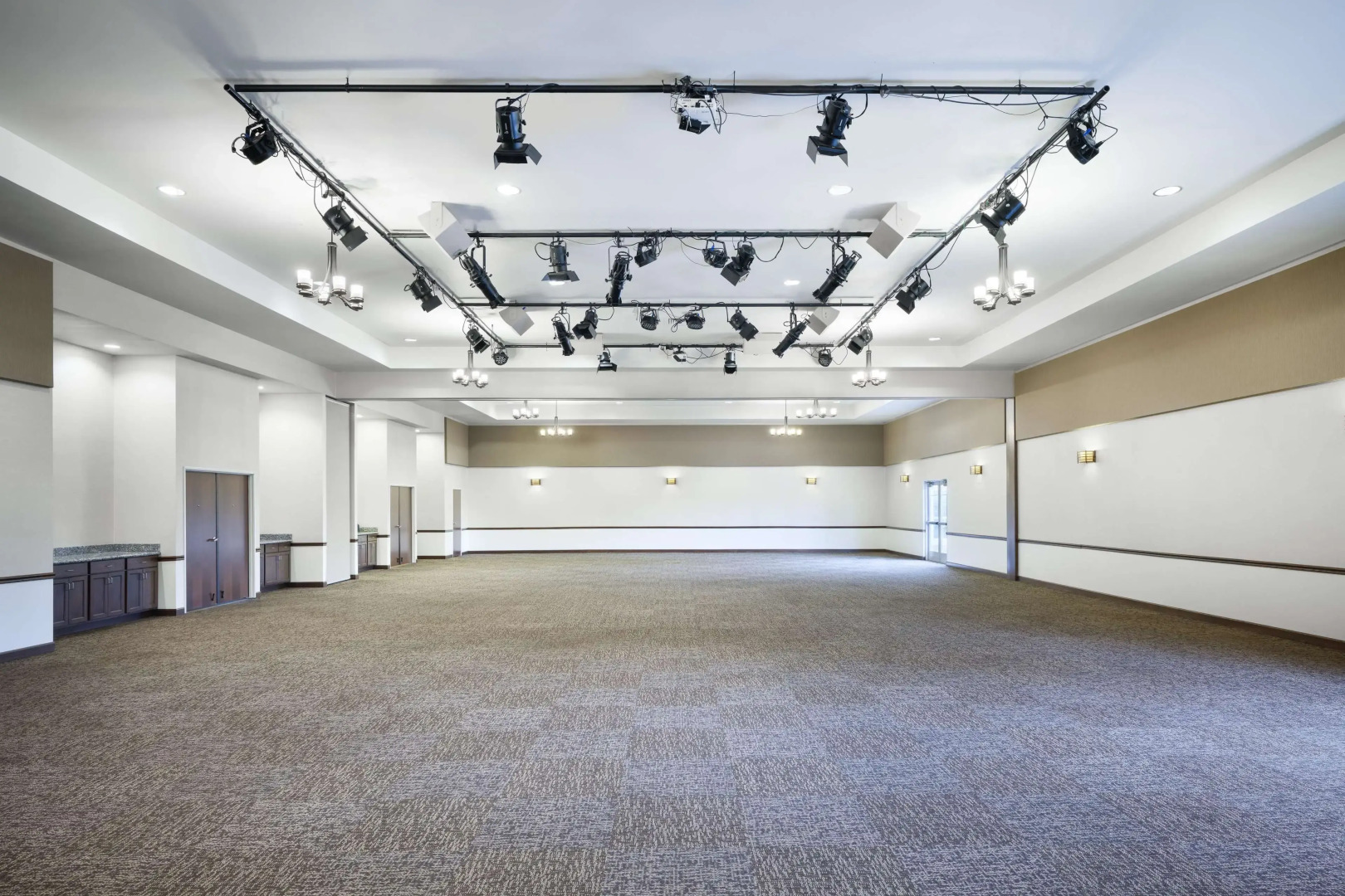 Green Mill Village Hotel & Suites, BW Signature Collection