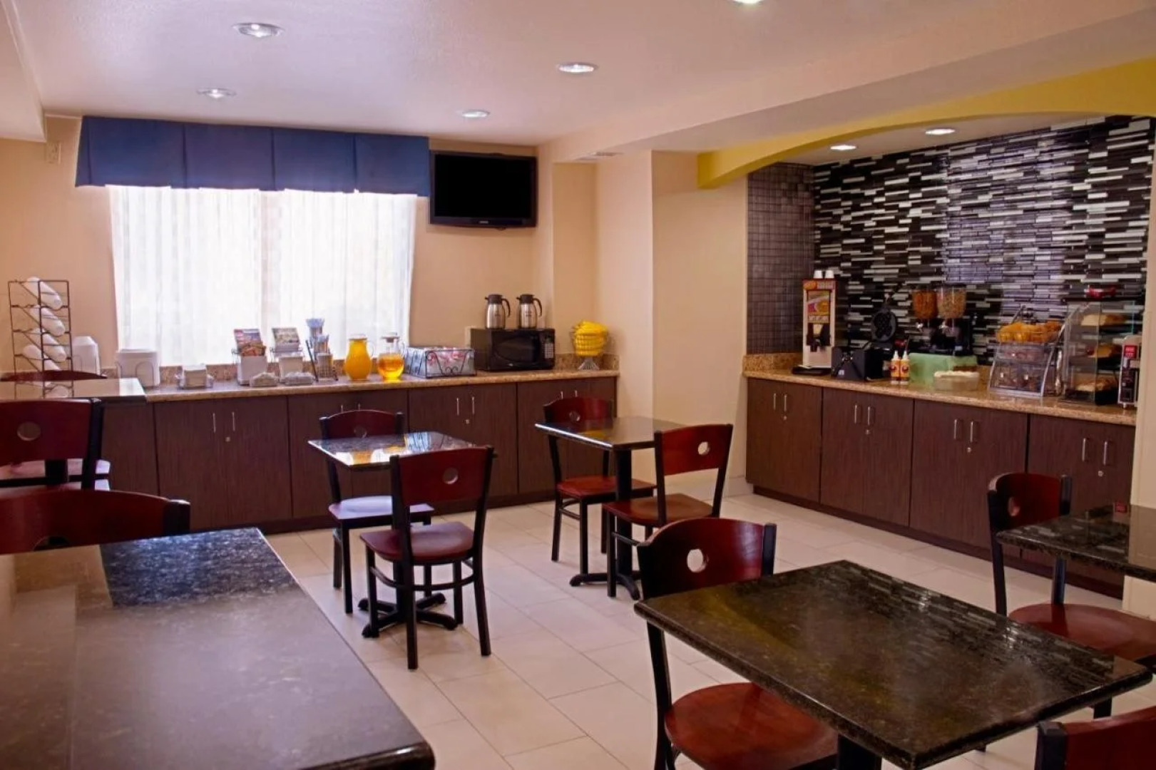 Super 8 by Wyndham Irving/DFW Apt/North