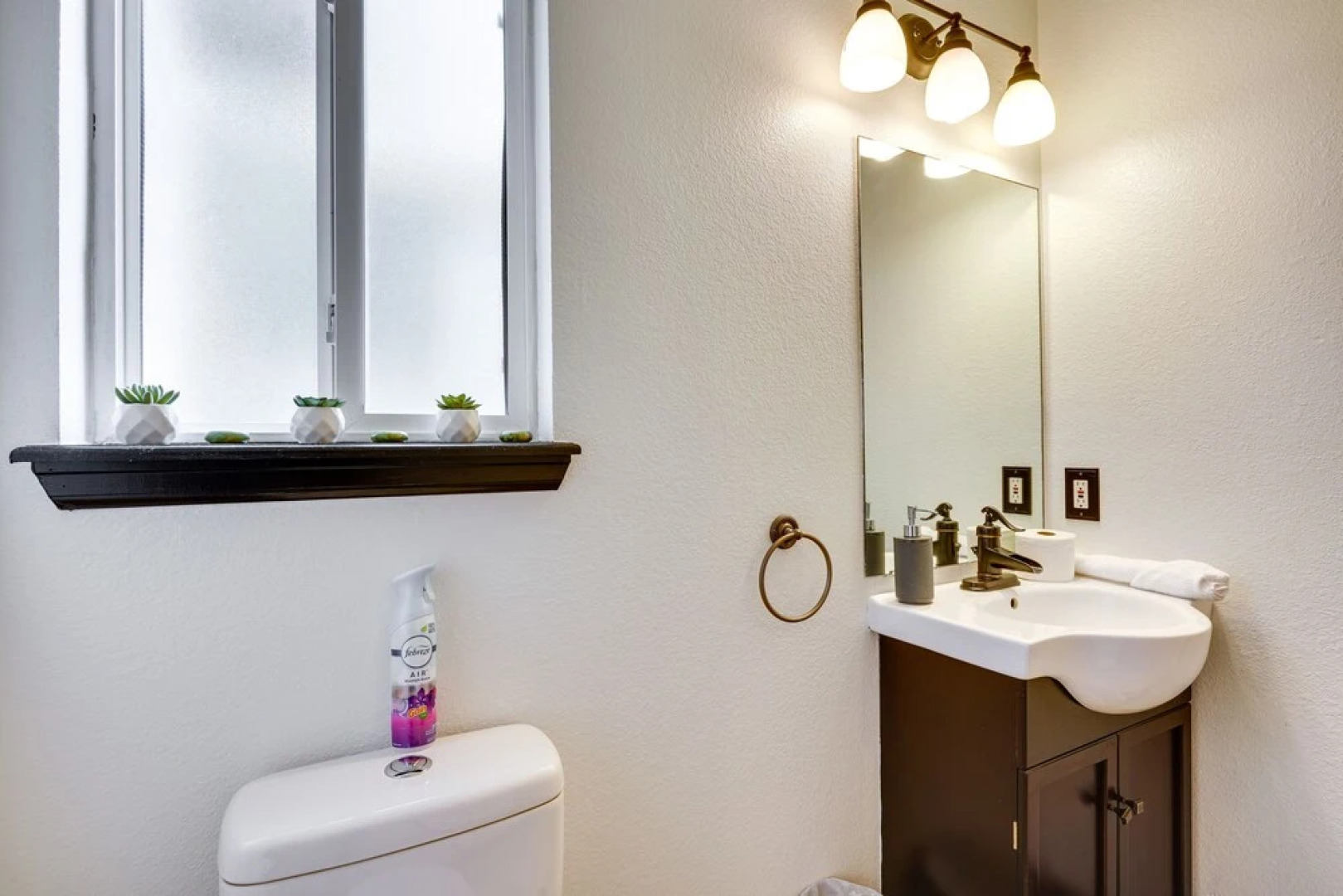 Fountain Retreat w/ Private Hot Tub & Fire Pit