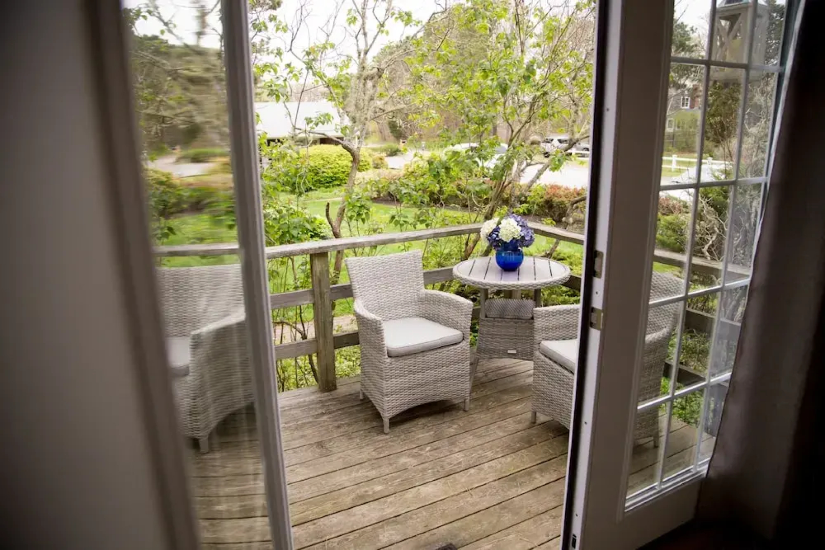 Allen Harbor Breeze Inn & Gardens