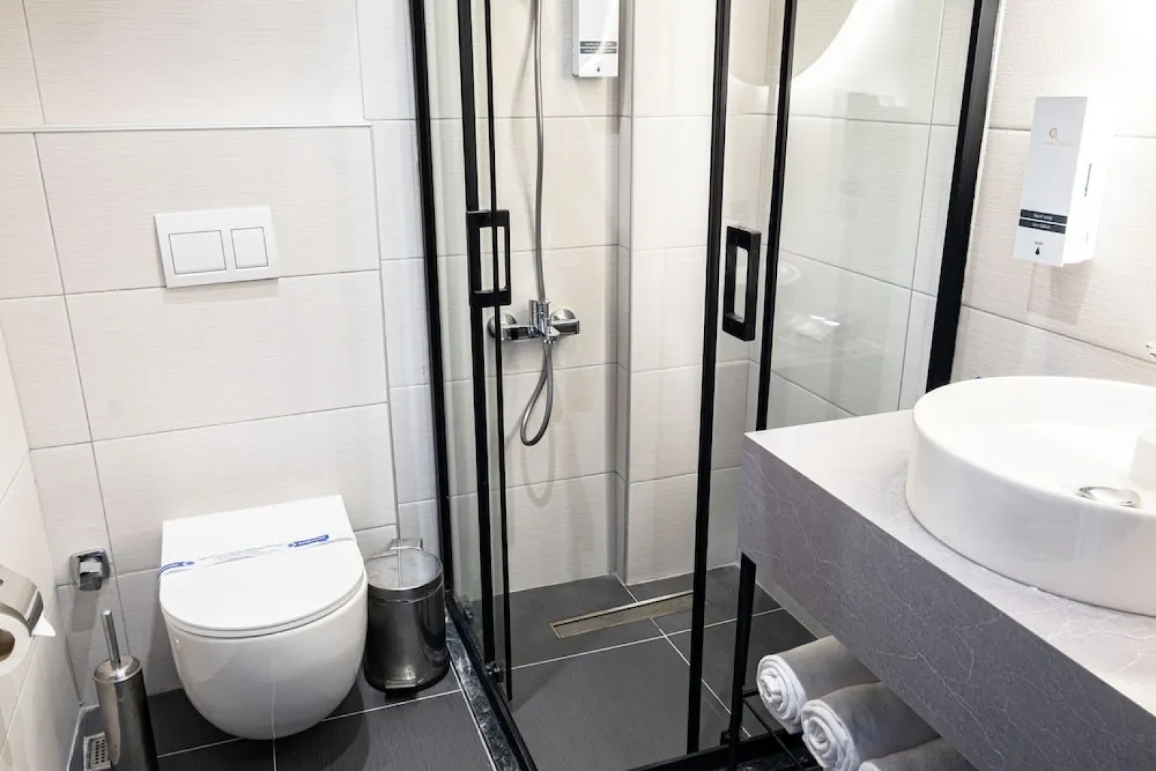 Candarli Iseo Hotel