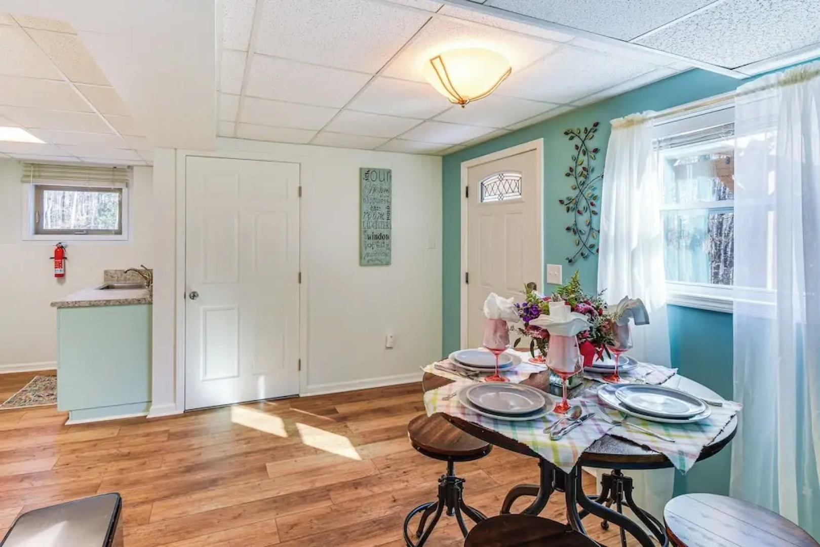 2 Mi to Toccoa Falls: Cozy Getaway w/ Fire Pit!