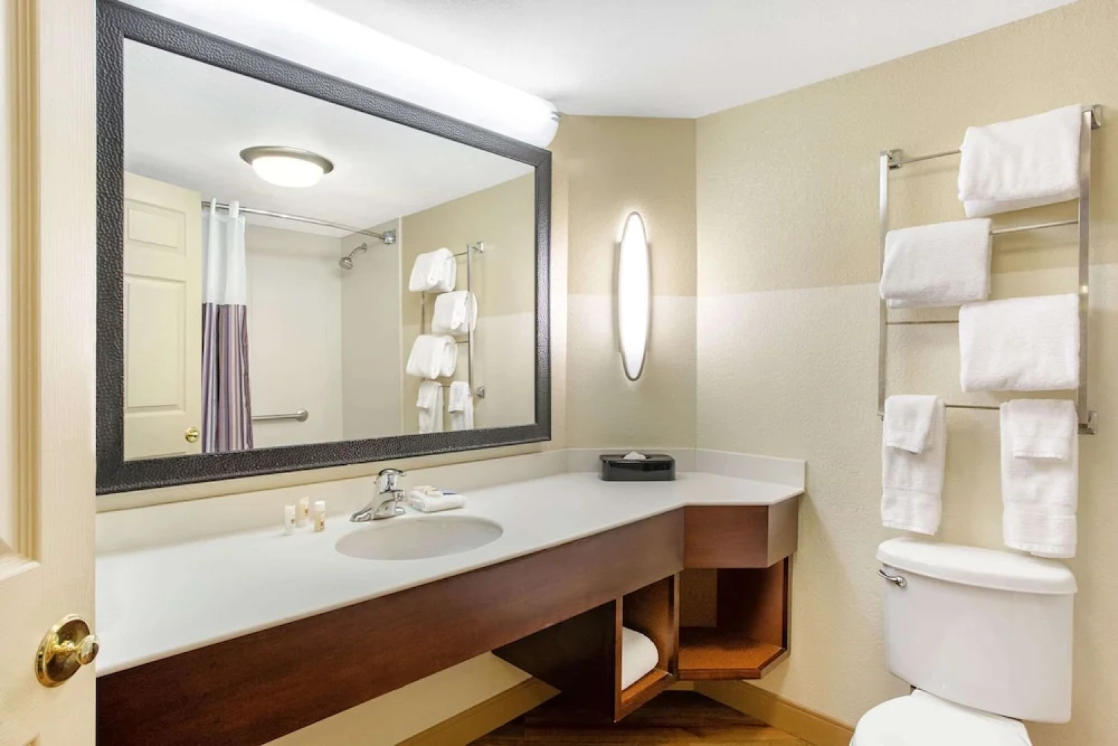 La Quinta Inn & Suites Raleigh Cary