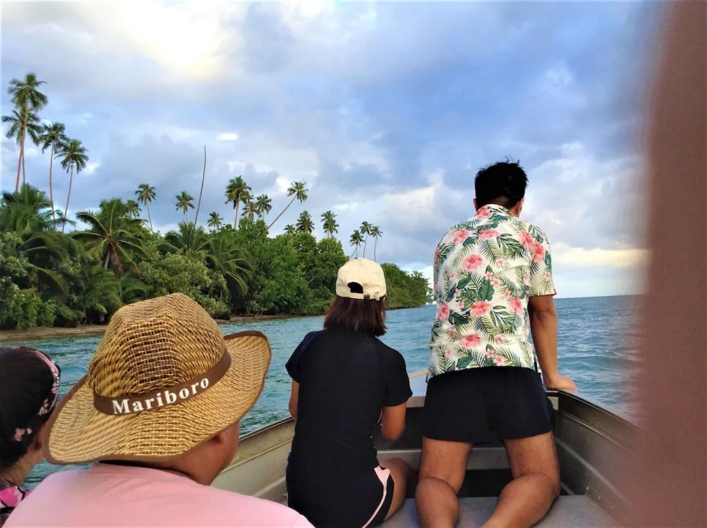 Sina PJ Beach Fales and Surf