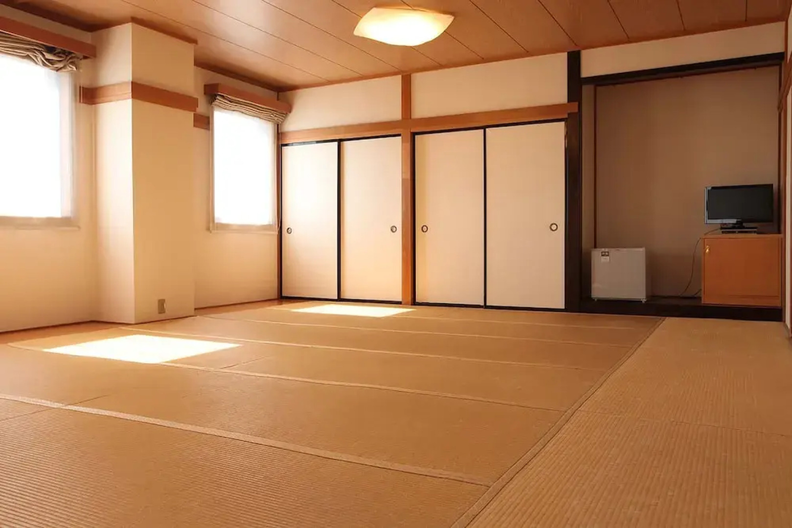 OYO 44580 Hotel Sunshine