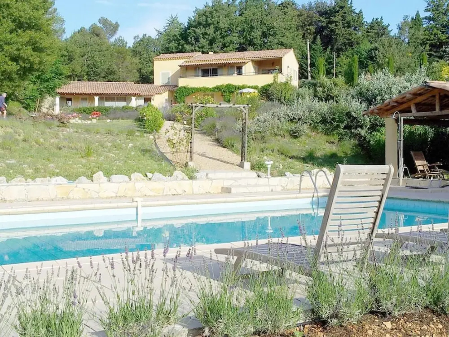 Peaceful Villa in Saint-Saturnin-lès-Apt with Swimming Pool
