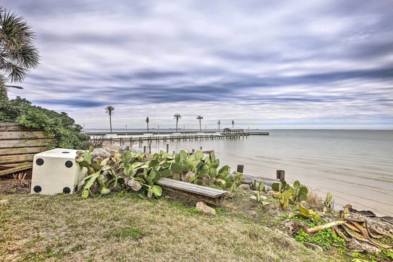Walk to Coast: Galveston Bay Retreat w/ Grill