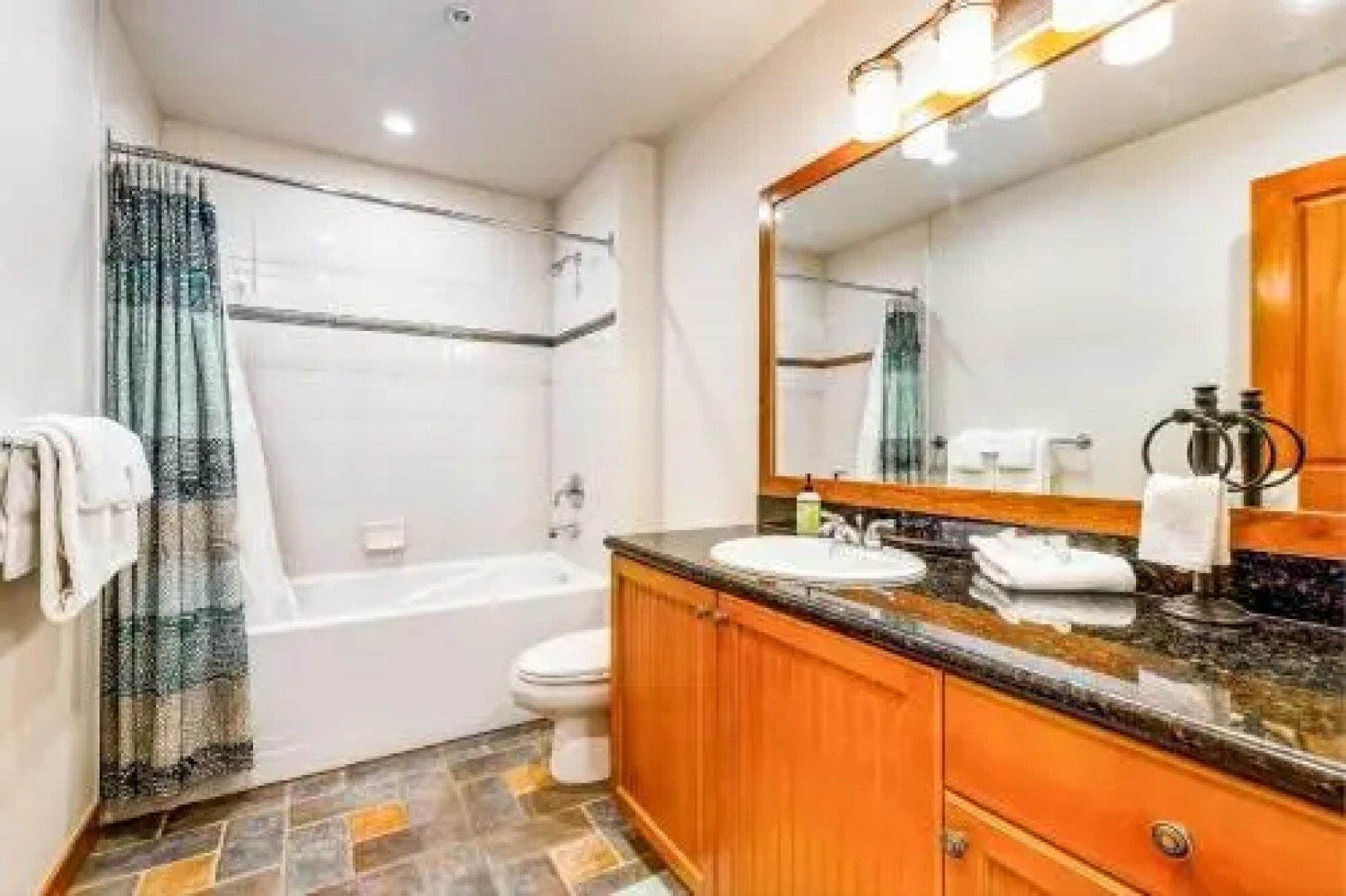 Eagle Springs East 101: Red-Wing Suite