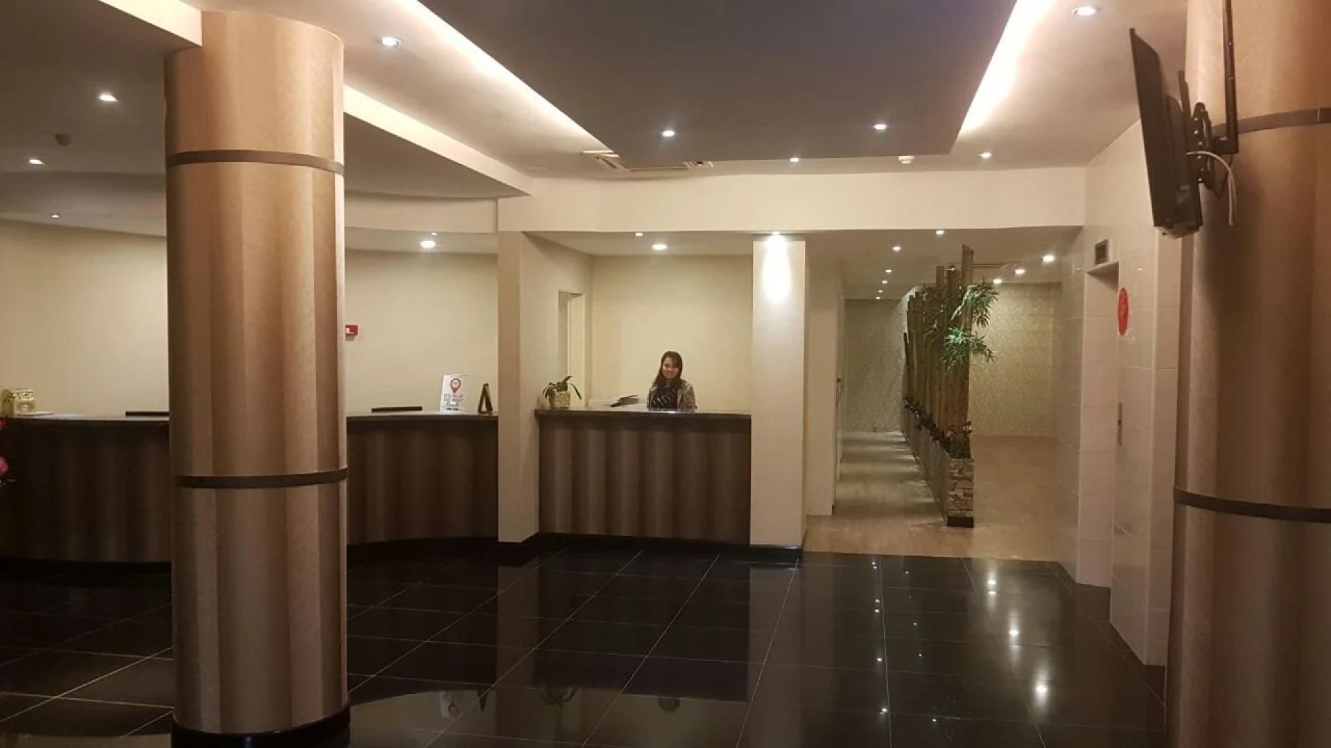 Grand Ct Hotel