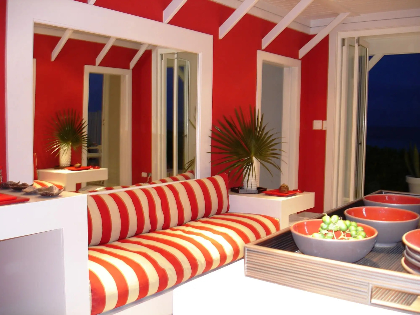 Coral Sands Inn & Cottages