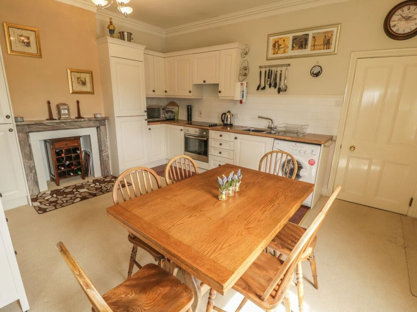 Apartment 7, Sneaton Hall