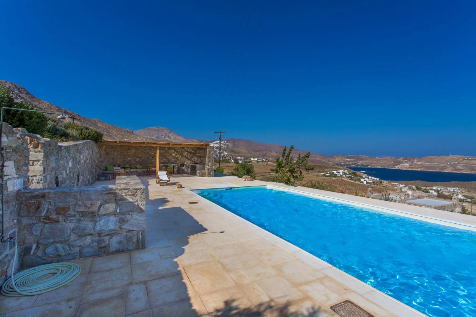 Spacious 6 bdrm Stone Villa with Pool