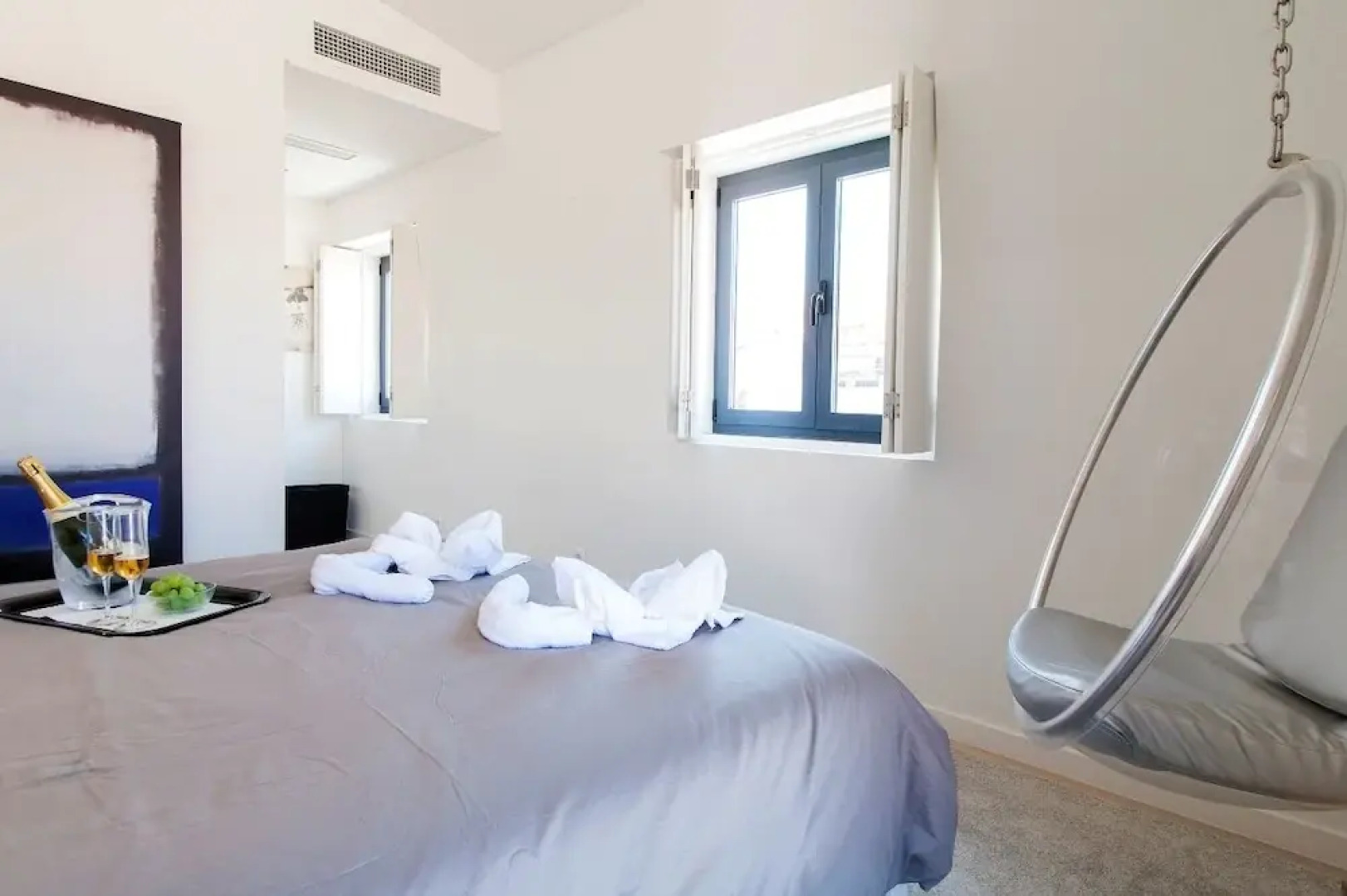 JOIVY Lux & Spacious 1BR home w/ huge terrace, 5mins to Academy of Sciences