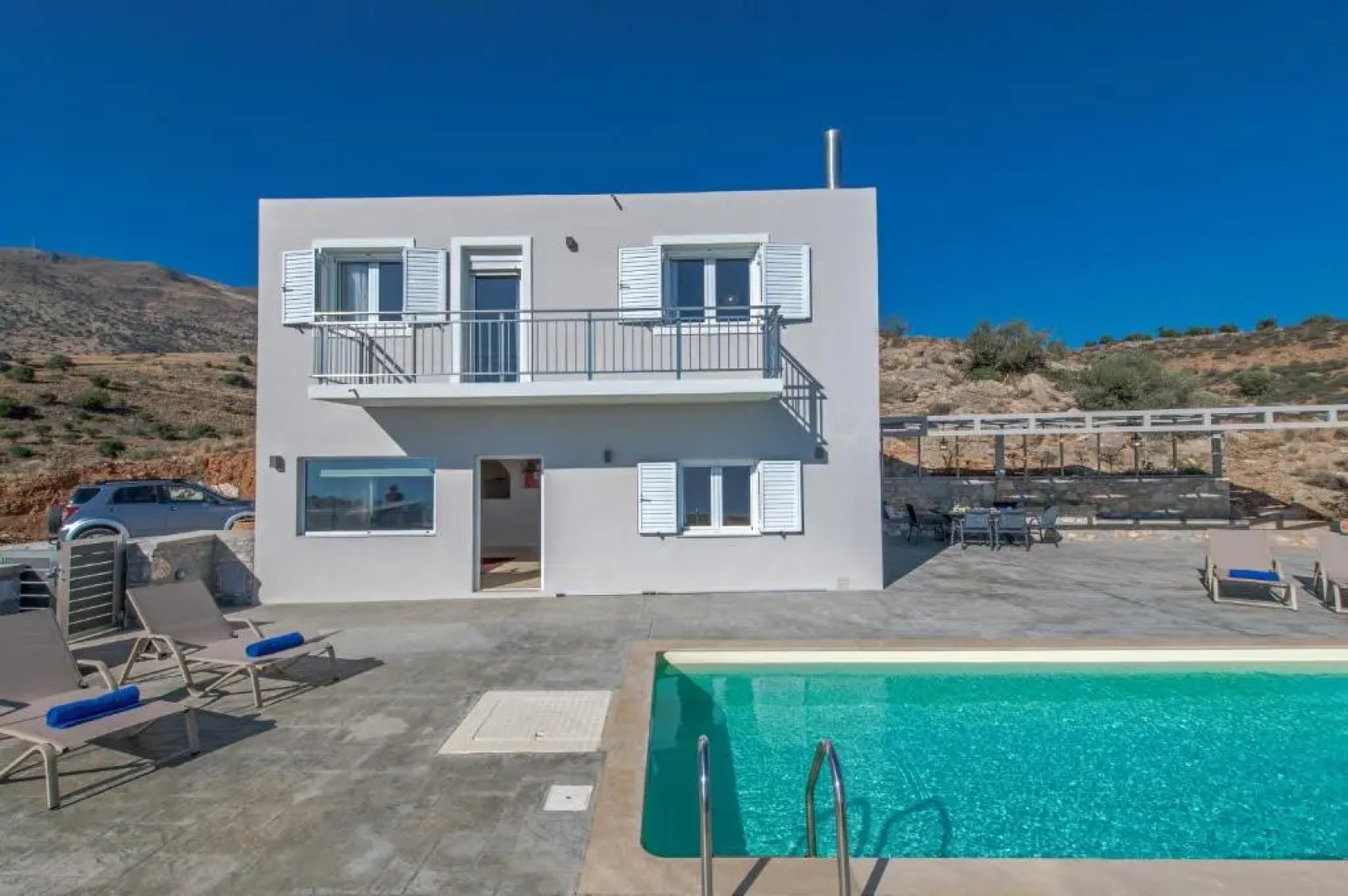 Tranquil sea view villa with private pool, just 2km from the beach!