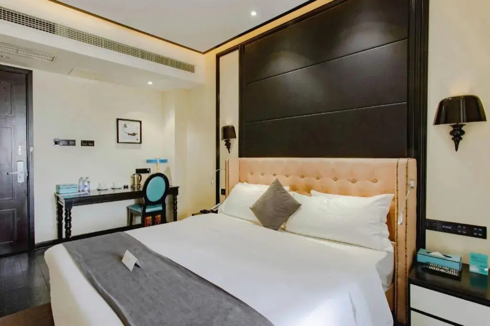 Xana Hotelle Chengdu Railway East Station West Square