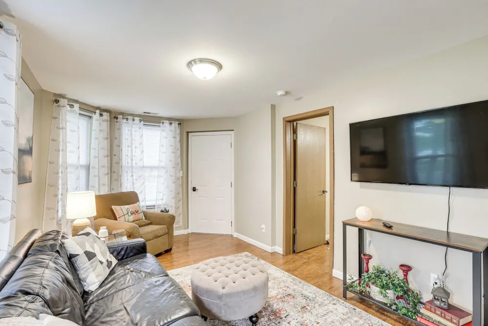 Pet-friendly Pacific Cottage Near Purina Farms!