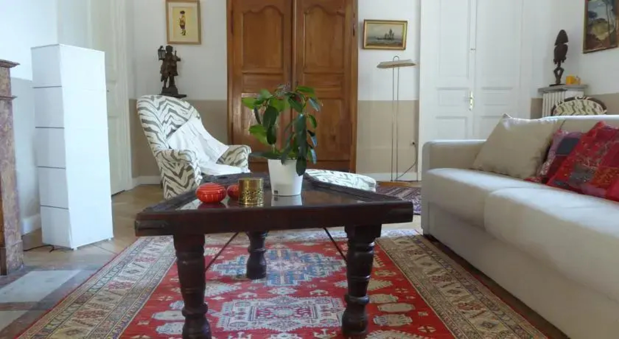 "A lombre des Arènes"