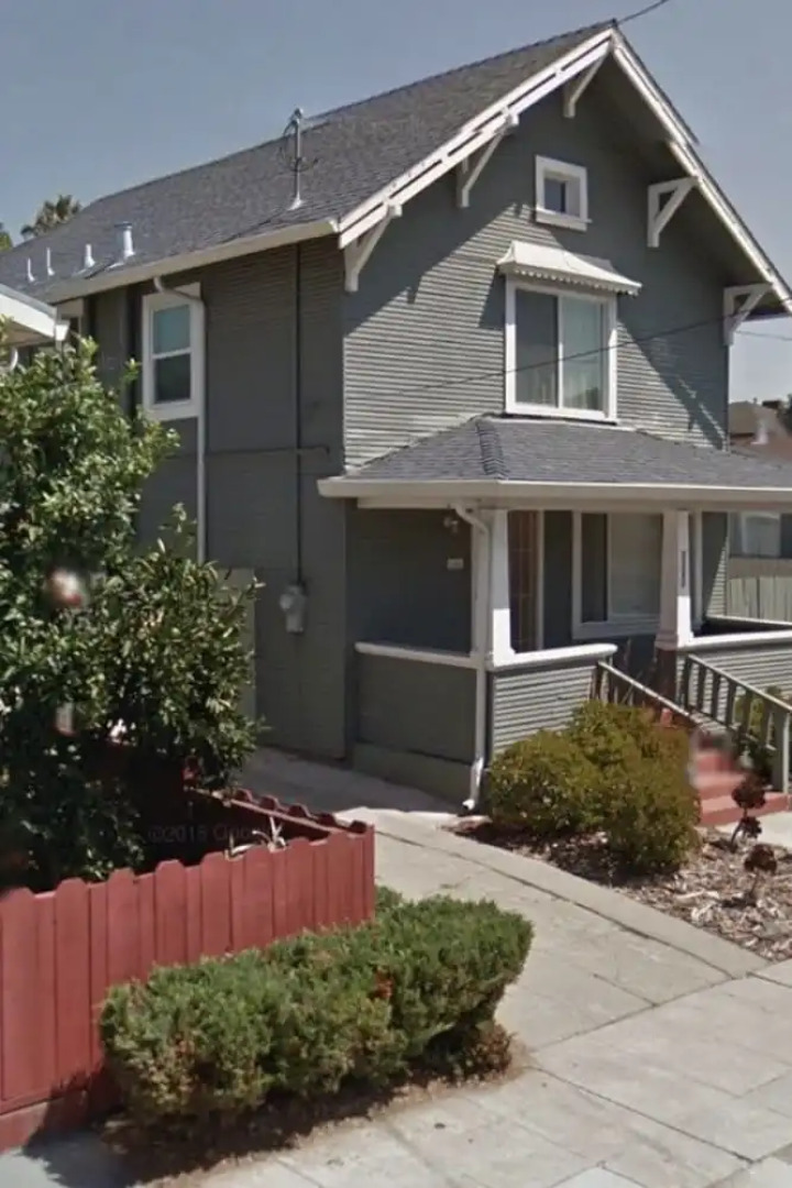 Single house 6 bedrooms and 3 bathrooms