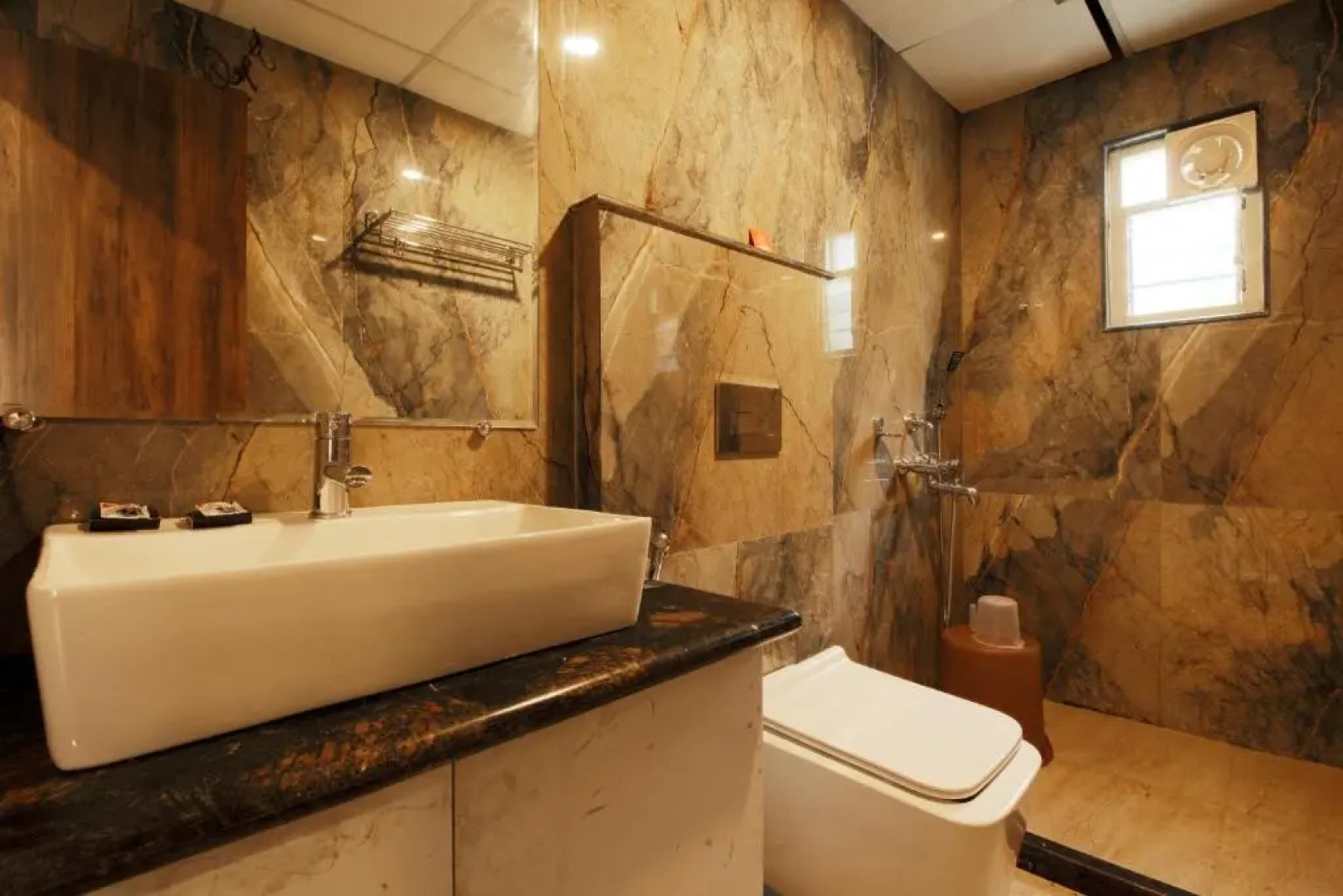 ADB Kanvas, Lataguri