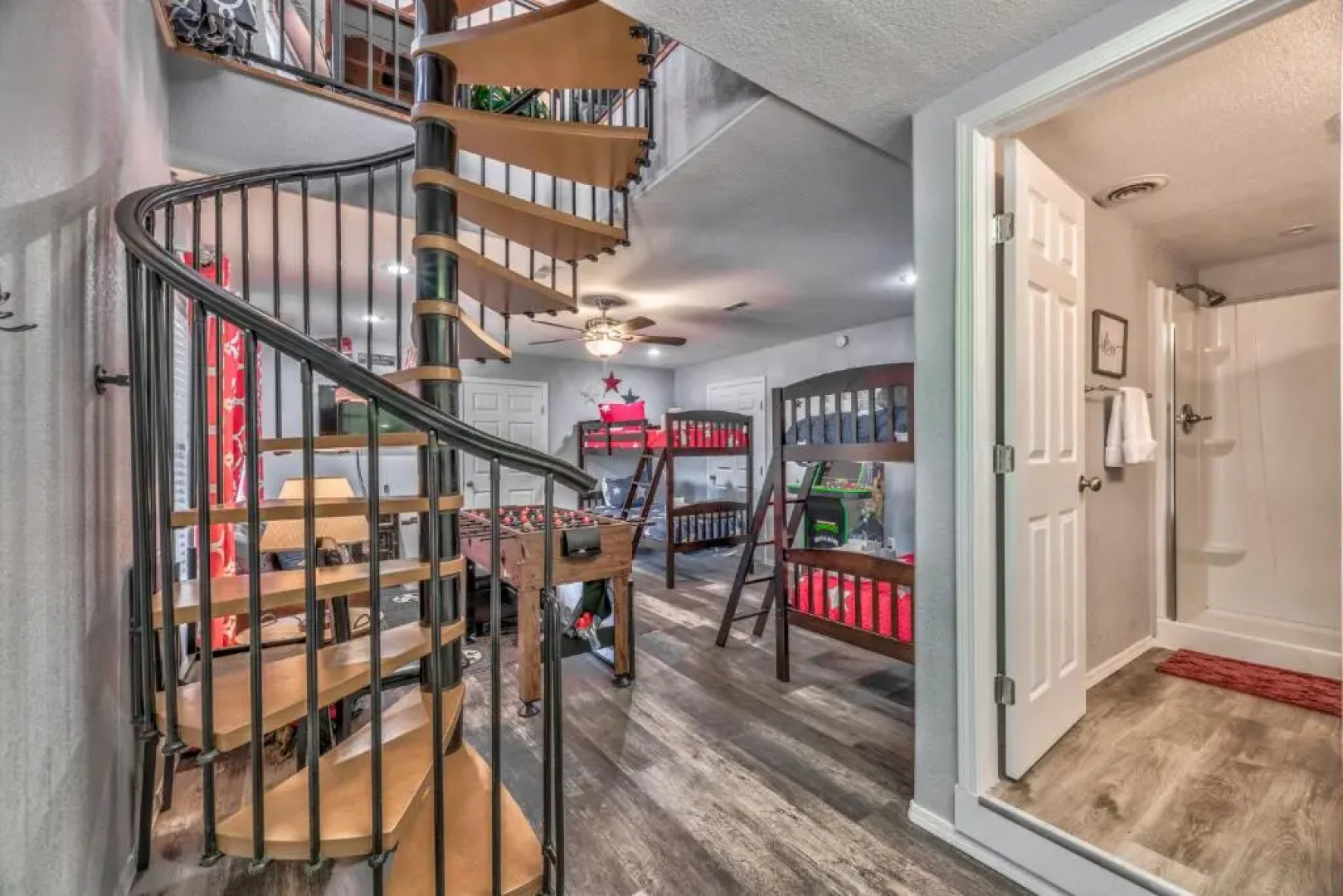 Cozy Up Haus, 3BRs, Game Room, Deck, Wi-Fi, Sleeps 8