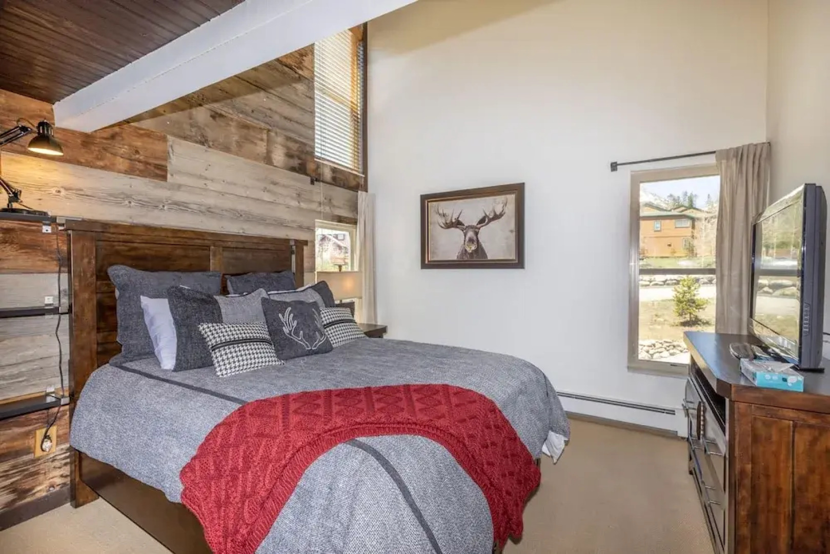 Silver Queen West, Building B, Unit 7137 by Summit County Mountain Retreats