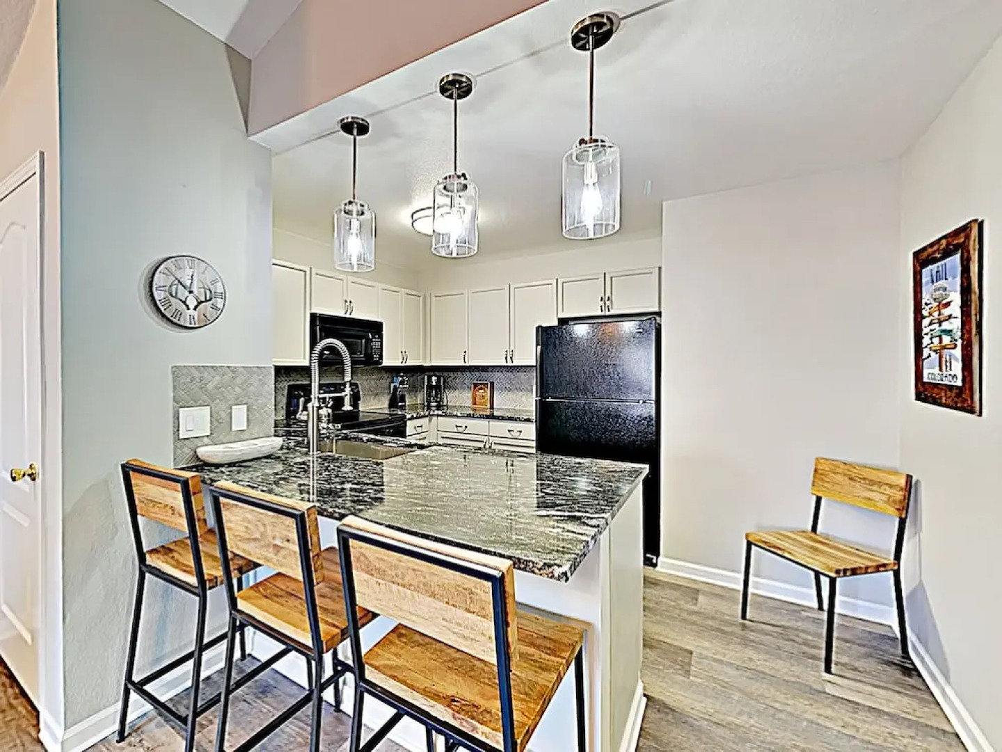 New Listing! Mountain-view : Pool & Hot Tub 2 Bedroom Condo