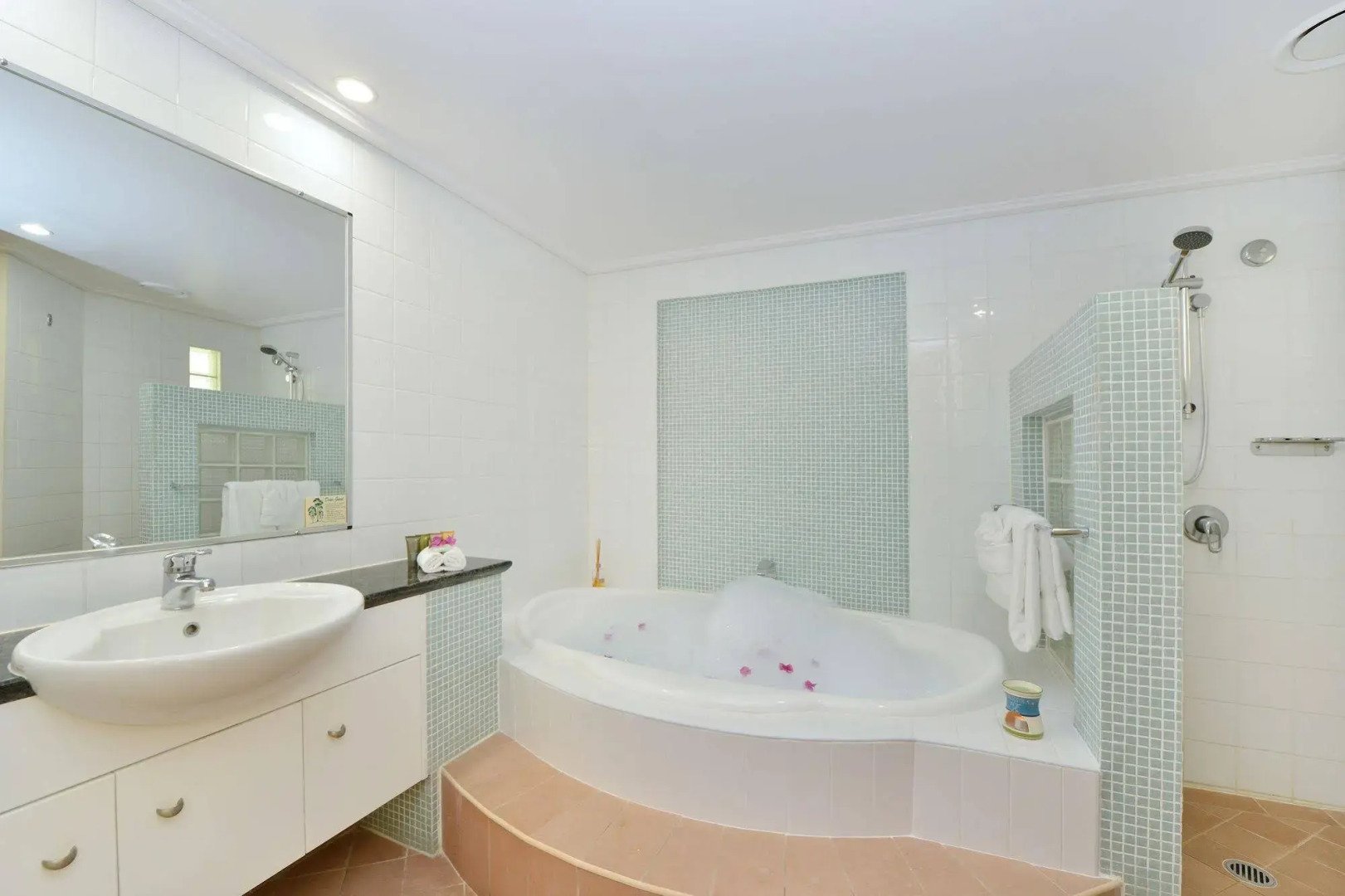 Seascape Holidays - Peninsula Apartments