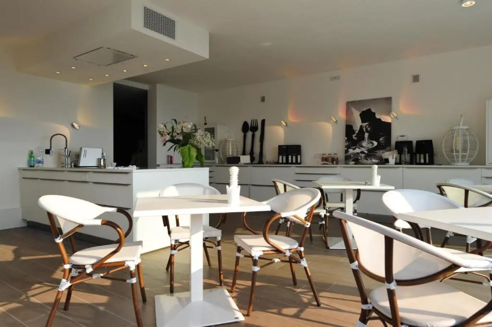 Zeno Suites