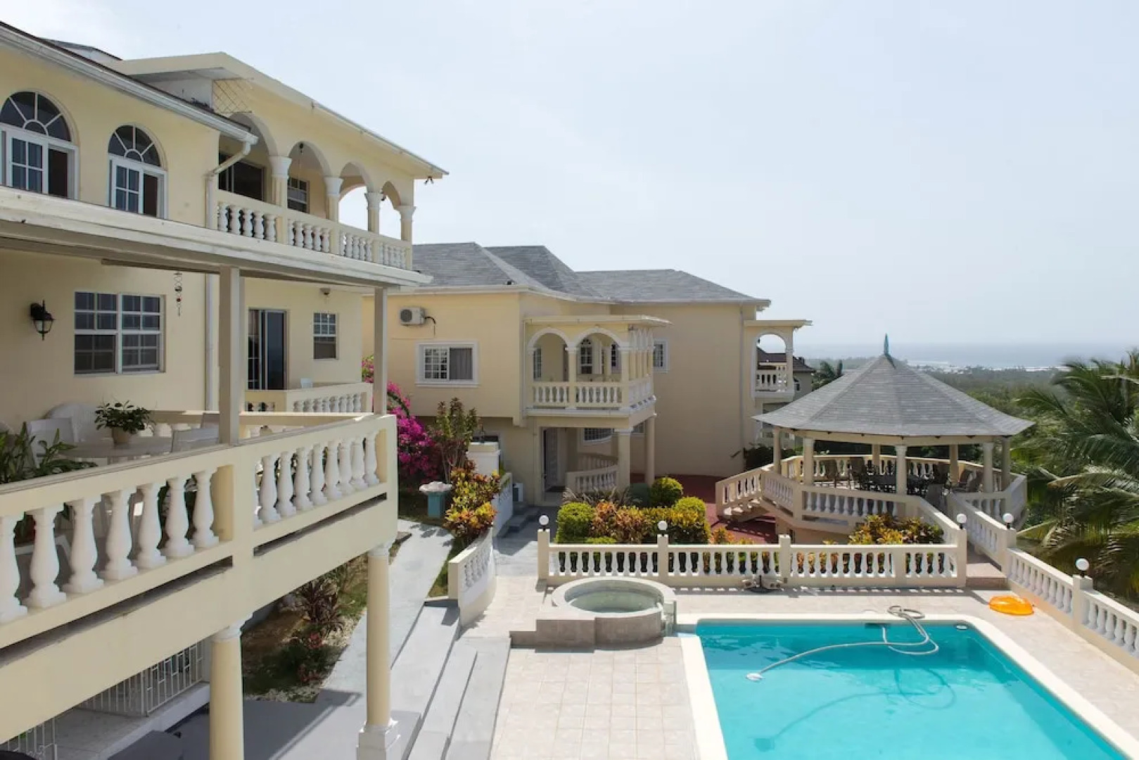 The Royal Kensington Villa